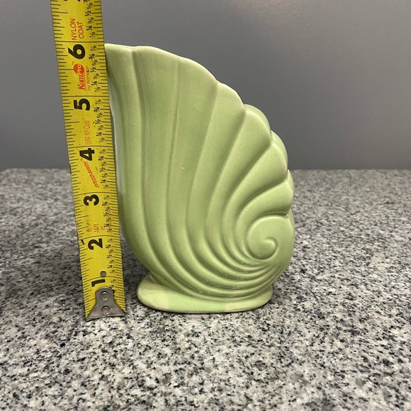 Elegant Green Shell Vase - Picture 13 of 16